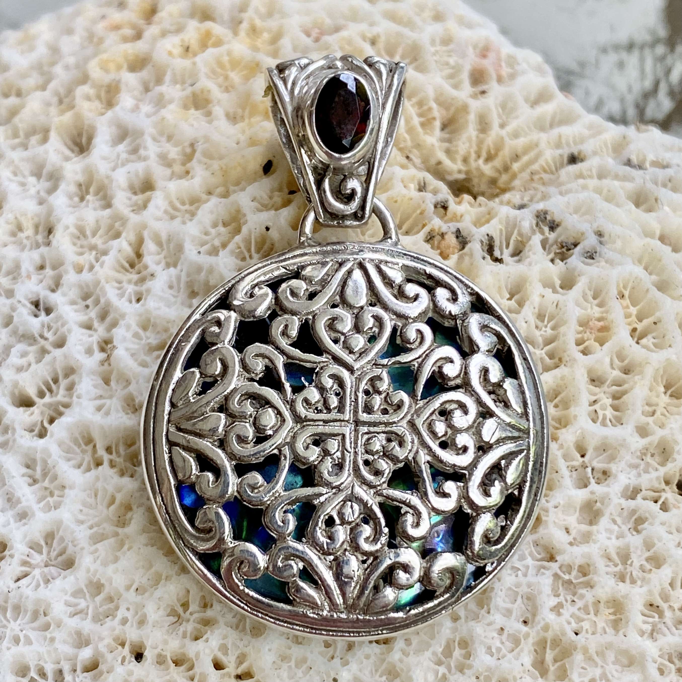 (HANDMADE 925 BALI STERLING SILVER FILIGREE PENDANTS WITH GARNET ABALONE SHELL)